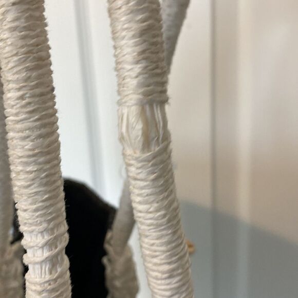 Escape- woven beach tote- black and white- shell tassel - Picture 9 of 10